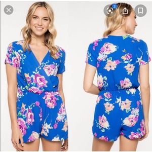 Everly Blue Floral Romper size S